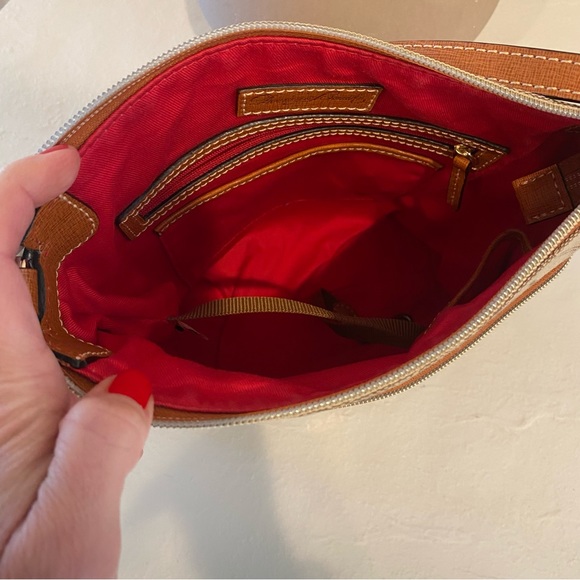 Dooney & Bourke Womens Quilt Logo Handbag (Tan) - Picture 6 of 9